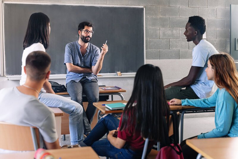 Bônus de educação em SP: mais de R$ 450 milhões para 181 mil profissionais.